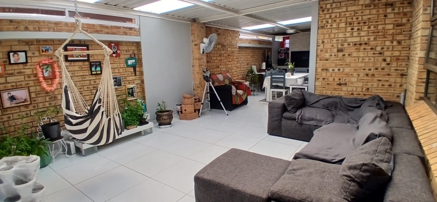 3 Bedroom Property for Sale in New Redruth Gauteng