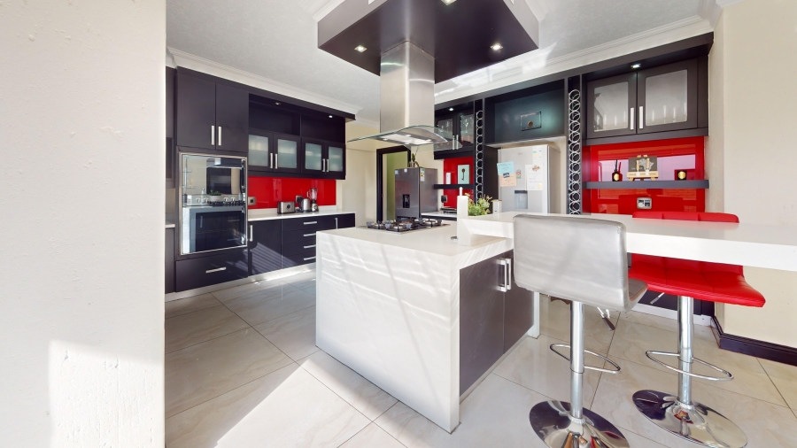 4 Bedroom Property for Sale in Parkhaven Gauteng