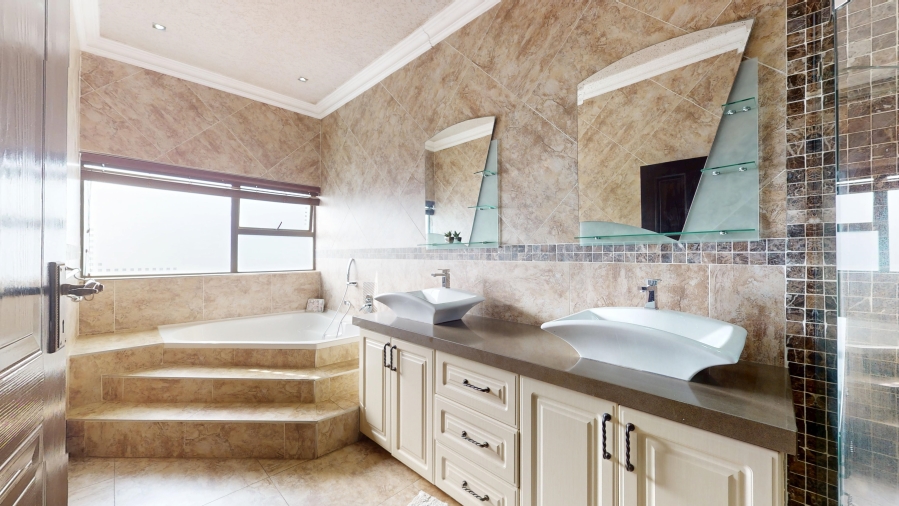 4 Bedroom Property for Sale in Parkhaven Gauteng