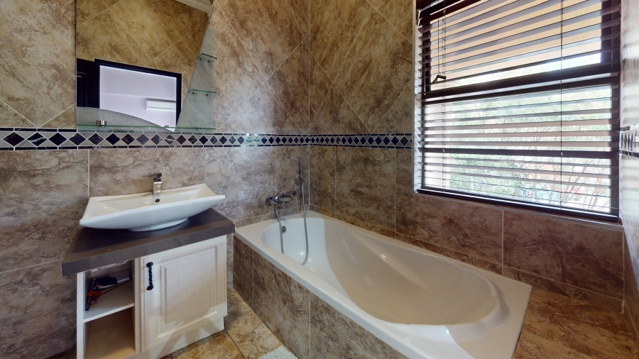 4 Bedroom Property for Sale in Parkhaven Gauteng