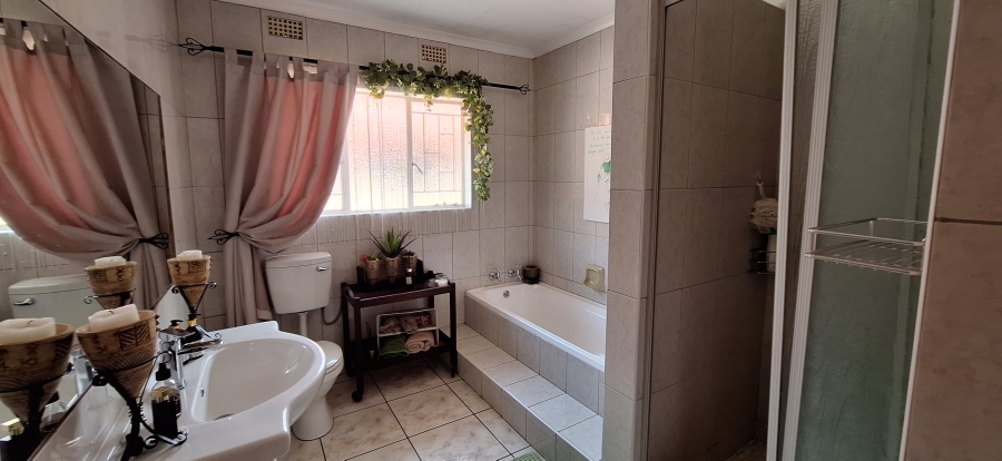 4 Bedroom Property for Sale in Vanderbijlpark SE Gauteng