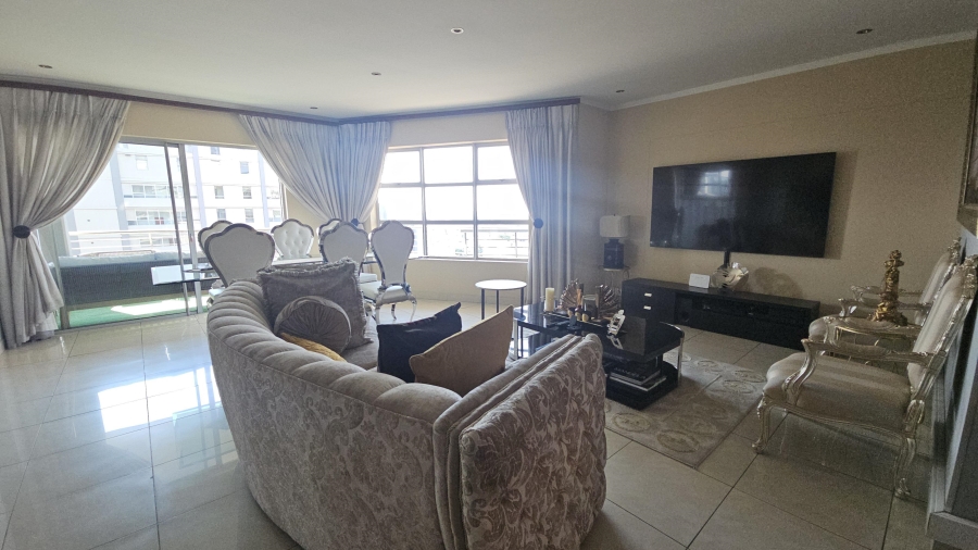 2 Bedroom Property for Sale in Sandhurst Gauteng