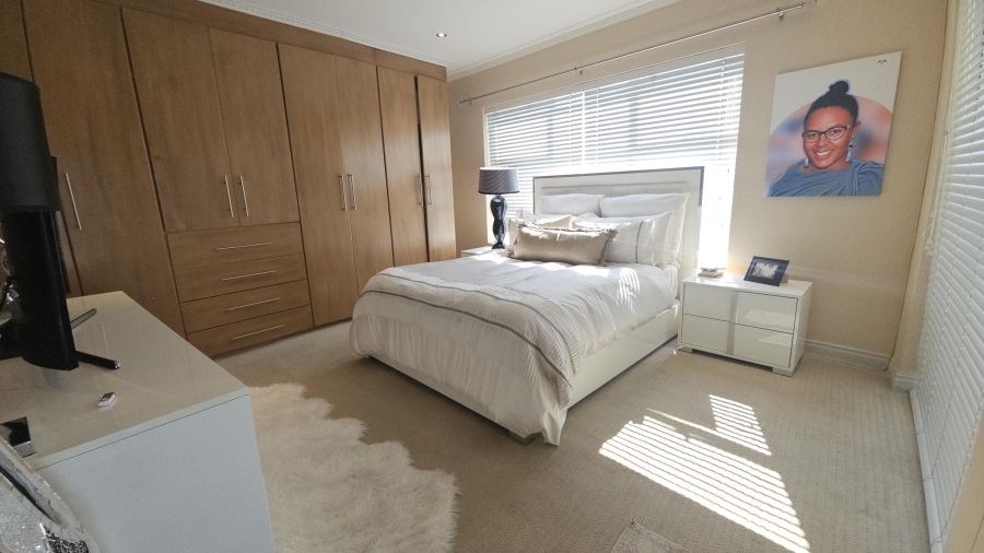 2 Bedroom Property for Sale in Sandhurst Gauteng