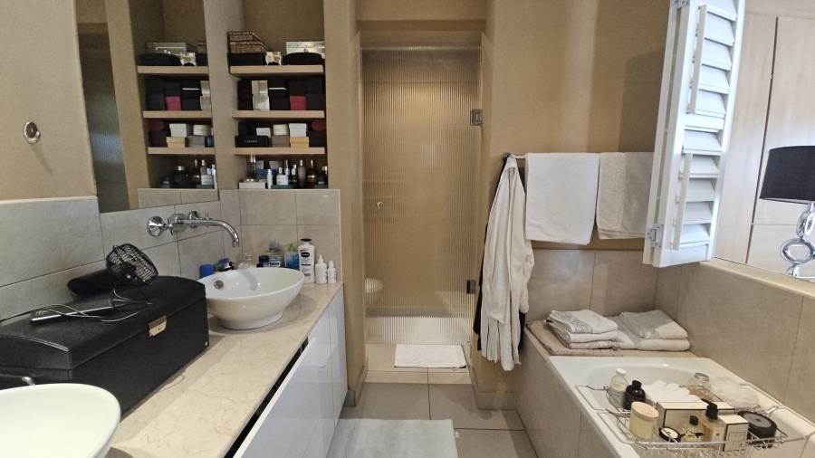 2 Bedroom Property for Sale in Sandhurst Gauteng