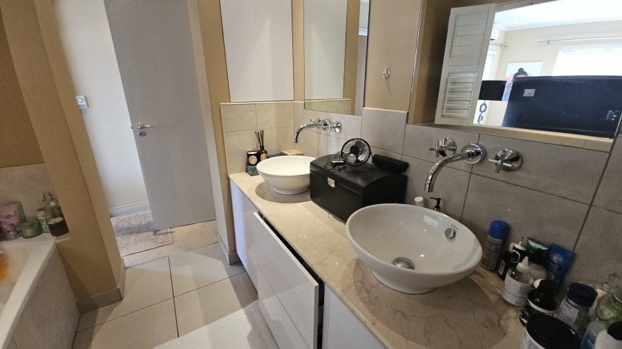 2 Bedroom Property for Sale in Sandhurst Gauteng