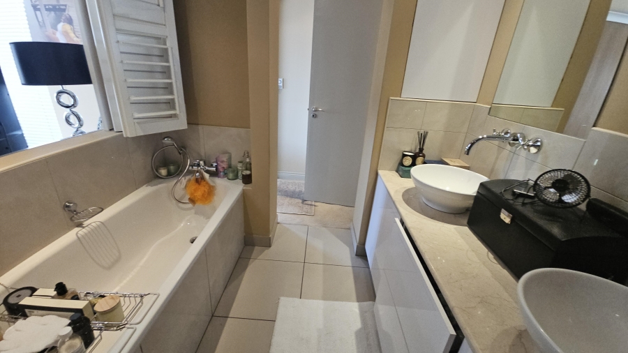 2 Bedroom Property for Sale in Sandhurst Gauteng