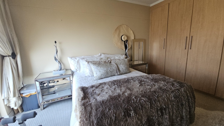 2 Bedroom Property for Sale in Sandhurst Gauteng