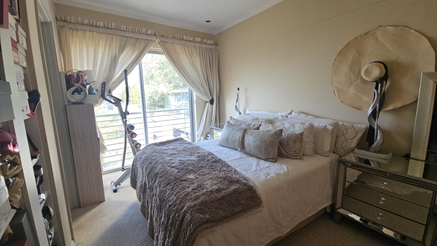 2 Bedroom Property for Sale in Sandhurst Gauteng