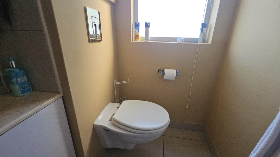 2 Bedroom Property for Sale in Sandhurst Gauteng