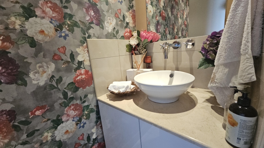 2 Bedroom Property for Sale in Sandhurst Gauteng