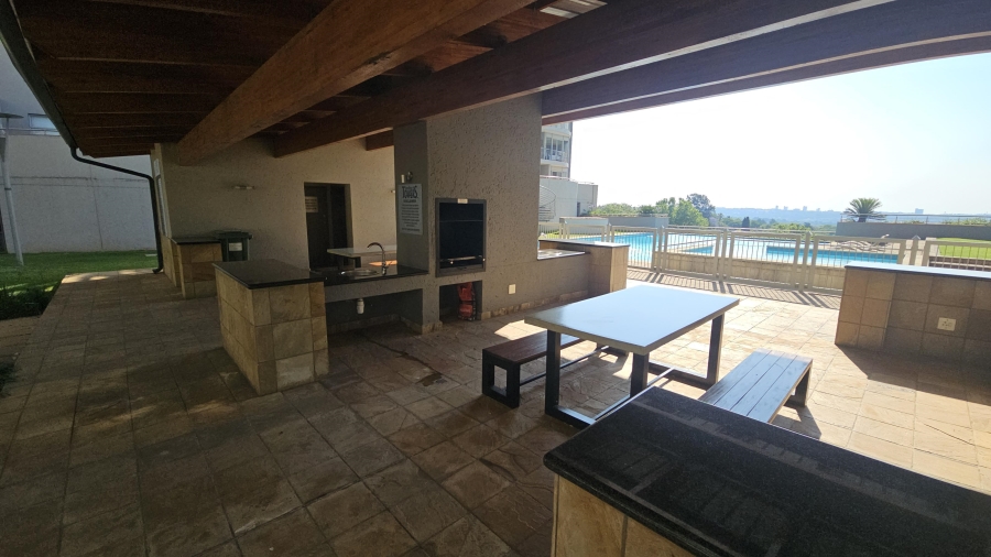 2 Bedroom Property for Sale in Sandhurst Gauteng