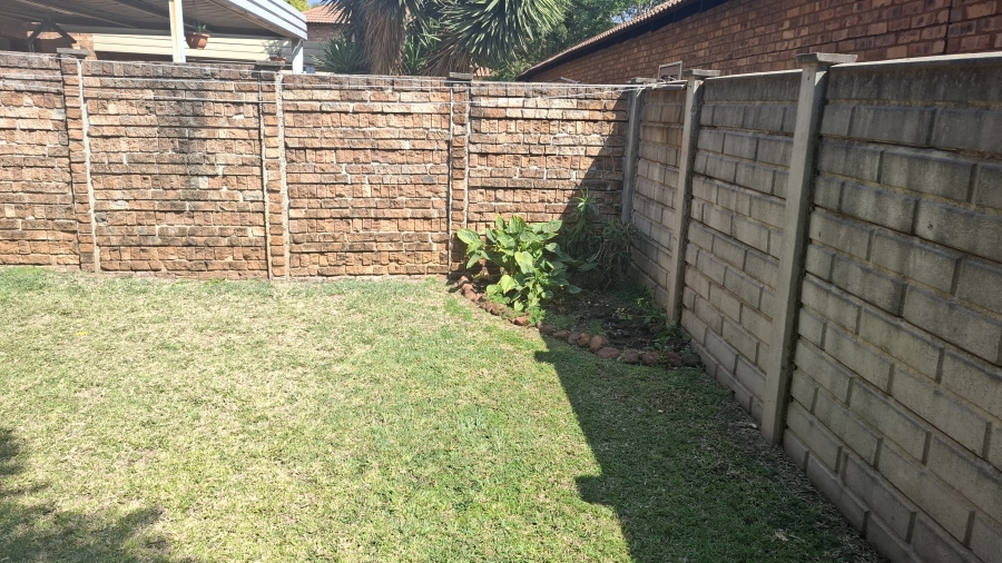 2 Bedroom Property for Sale in Annlin Gauteng