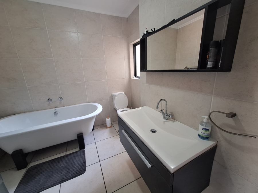 2 Bedroom Property for Sale in Greenstone Hill Gauteng