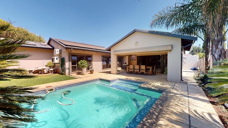 5 Bedroom Property for Sale in Farrarmere Gauteng