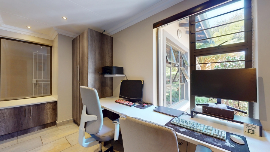 5 Bedroom Property for Sale in Farrarmere Gauteng