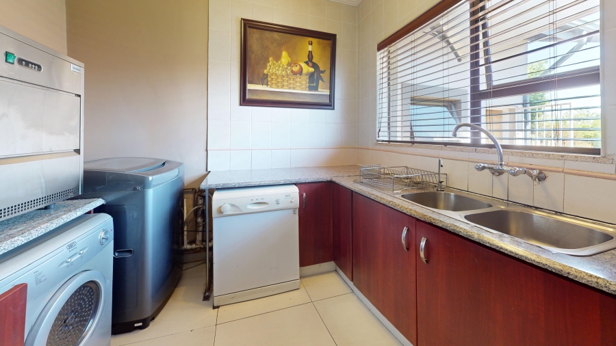 5 Bedroom Property for Sale in Farrarmere Gauteng