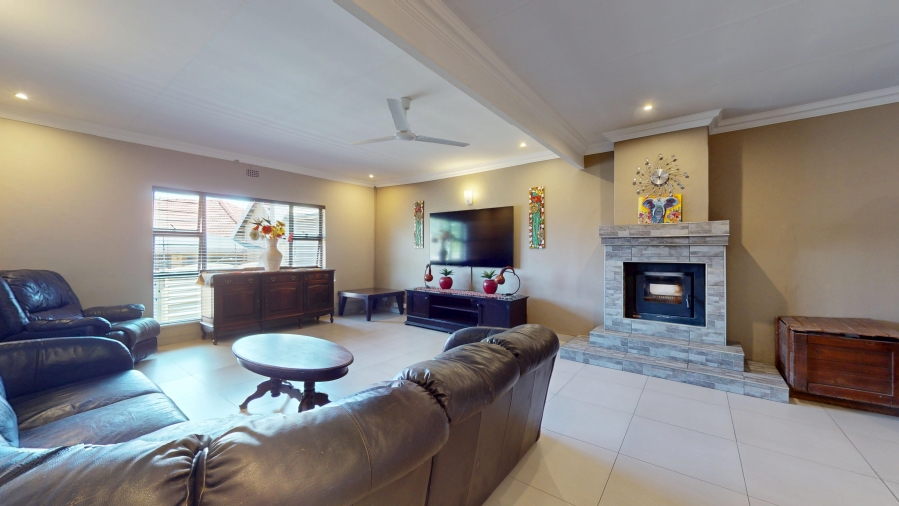 5 Bedroom Property for Sale in Farrarmere Gauteng