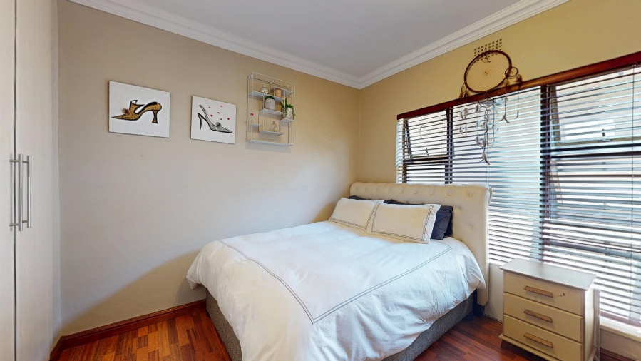 5 Bedroom Property for Sale in Farrarmere Gauteng