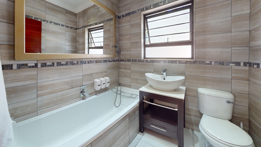 5 Bedroom Property for Sale in Farrarmere Gauteng