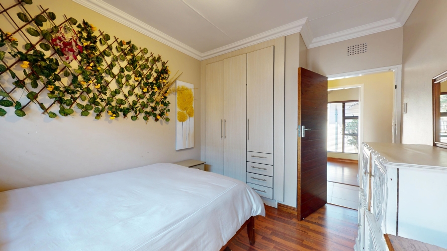 5 Bedroom Property for Sale in Farrarmere Gauteng