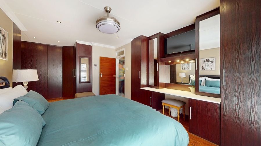 5 Bedroom Property for Sale in Farrarmere Gauteng