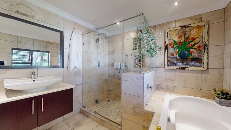 5 Bedroom Property for Sale in Farrarmere Gauteng