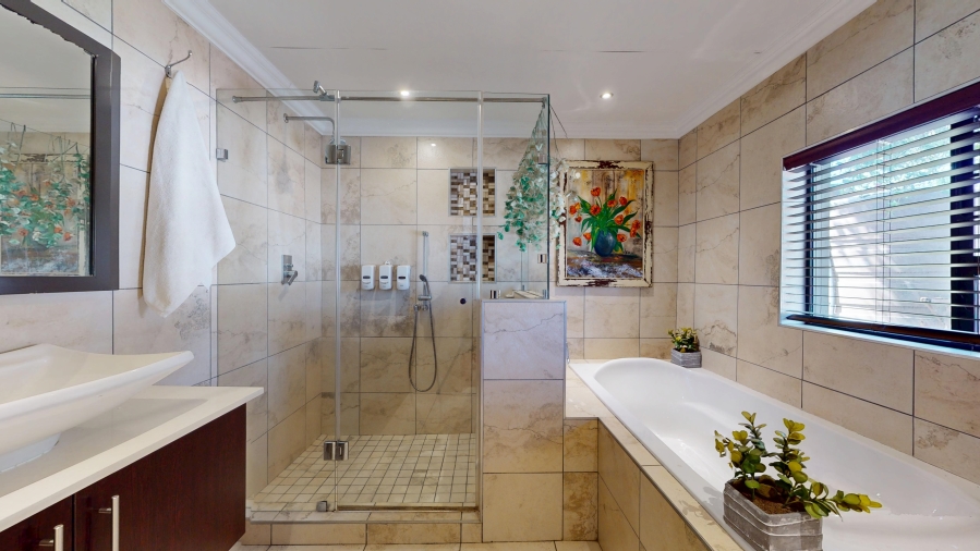 5 Bedroom Property for Sale in Farrarmere Gauteng