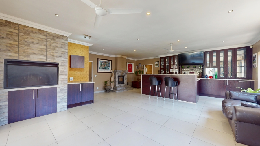 5 Bedroom Property for Sale in Farrarmere Gauteng