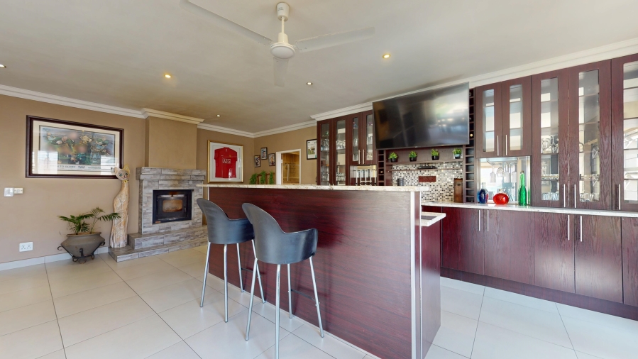 5 Bedroom Property for Sale in Farrarmere Gauteng
