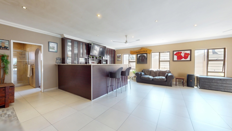 5 Bedroom Property for Sale in Farrarmere Gauteng