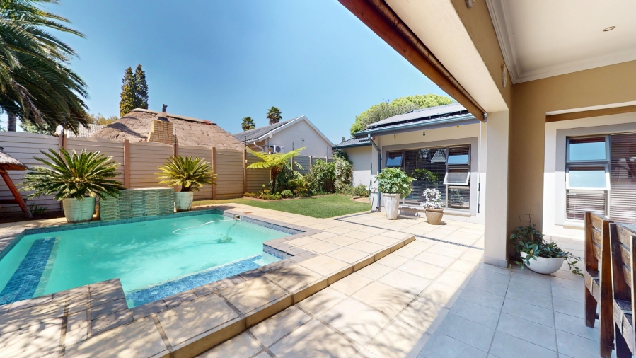 5 Bedroom Property for Sale in Farrarmere Gauteng