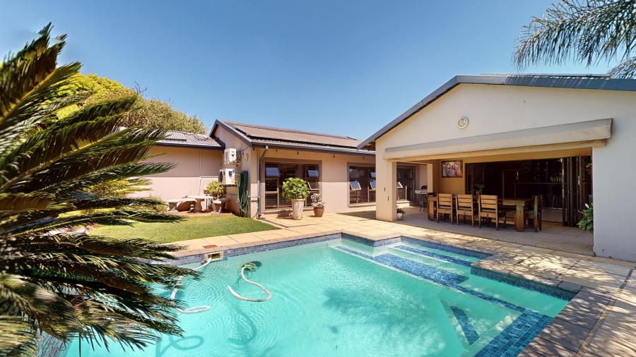 5 Bedroom Property for Sale in Farrarmere Gauteng