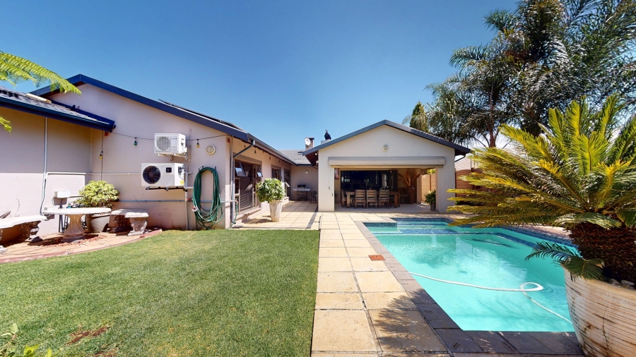5 Bedroom Property for Sale in Farrarmere Gauteng