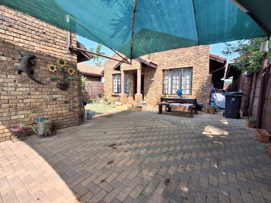 2 Bedroom Property for Sale in Theresa Park Gauteng