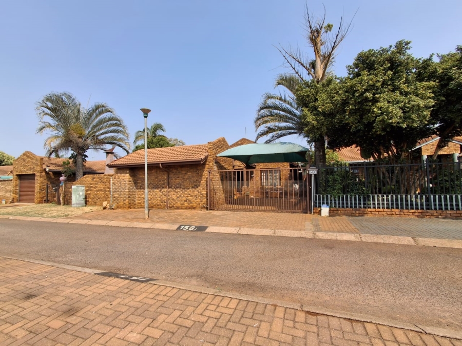 2 Bedroom Property for Sale in Theresa Park Gauteng