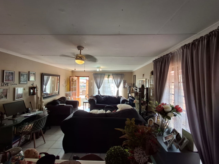 2 Bedroom Property for Sale in Theresa Park Gauteng