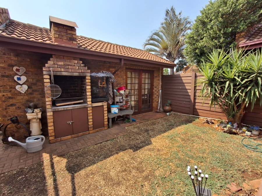 2 Bedroom Property for Sale in Theresa Park Gauteng