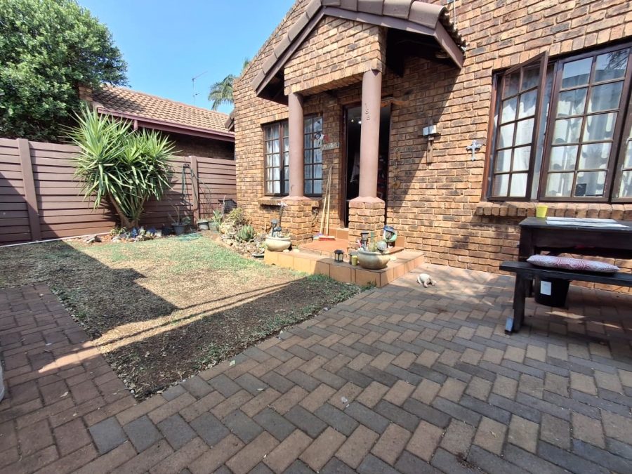 2 Bedroom Property for Sale in Theresa Park Gauteng
