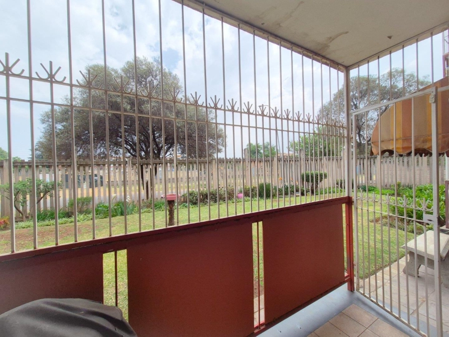2 Bedroom Property for Sale in Vanderbijlpark CW 3 Gauteng