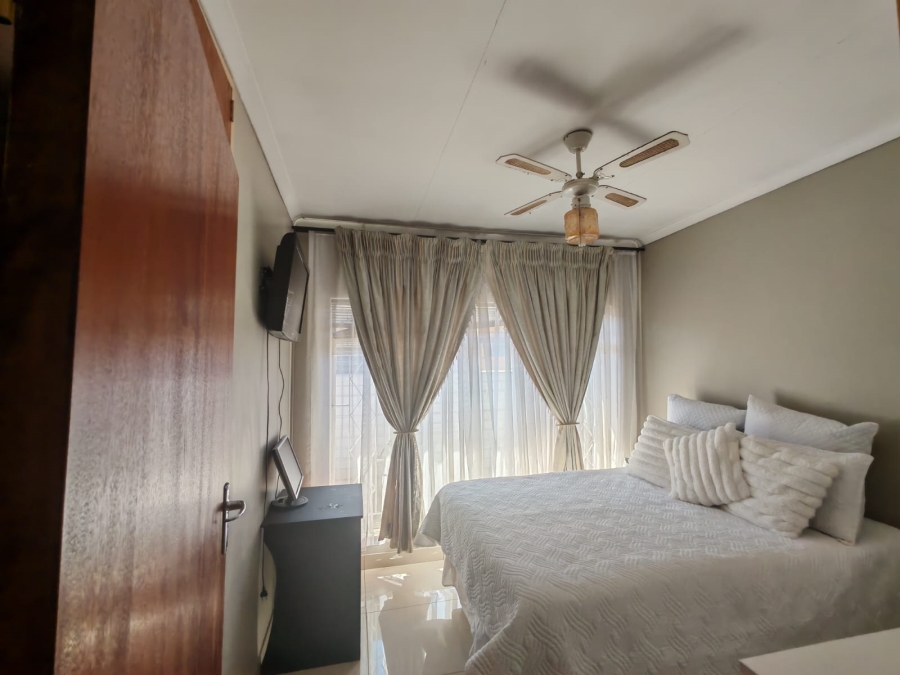 3 Bedroom Property for Sale in Vanderbijlpark SE 6 Gauteng