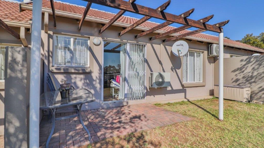 2 Bedroom Property for Sale in Greenstone Hill Gauteng