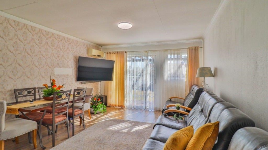 2 Bedroom Property for Sale in Greenstone Hill Gauteng