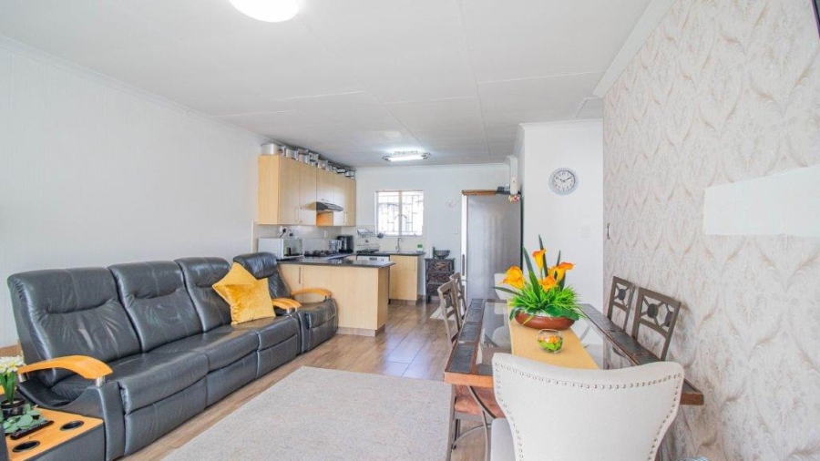 2 Bedroom Property for Sale in Greenstone Hill Gauteng