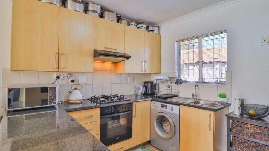 2 Bedroom Property for Sale in Greenstone Hill Gauteng