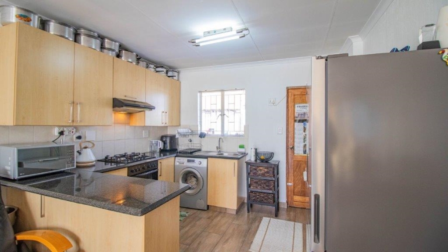 2 Bedroom Property for Sale in Greenstone Hill Gauteng