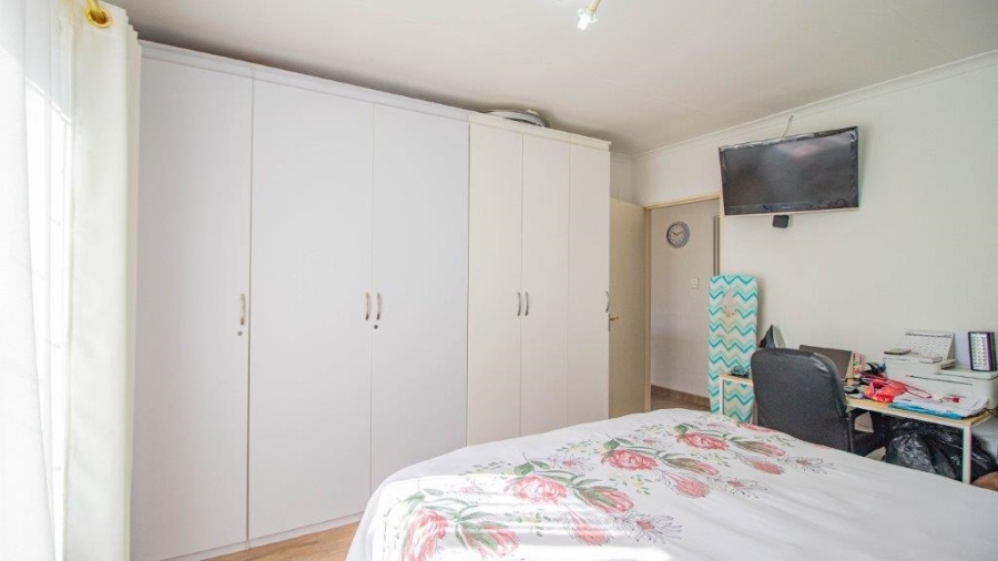 2 Bedroom Property for Sale in Greenstone Hill Gauteng