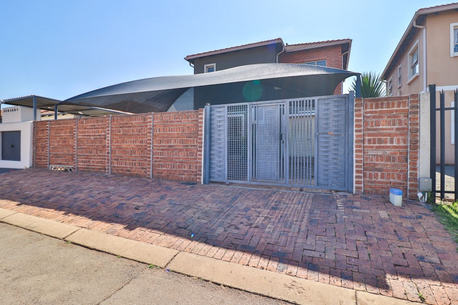 3 Bedroom Property for Sale in Albertsdal Gauteng