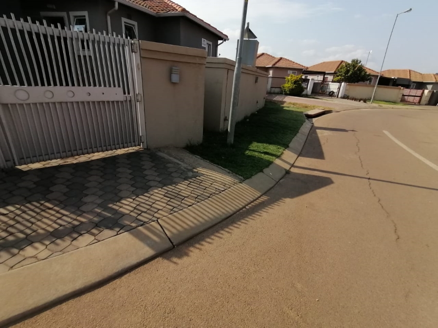 3 Bedroom Property for Sale in Lotus Gardens Gauteng