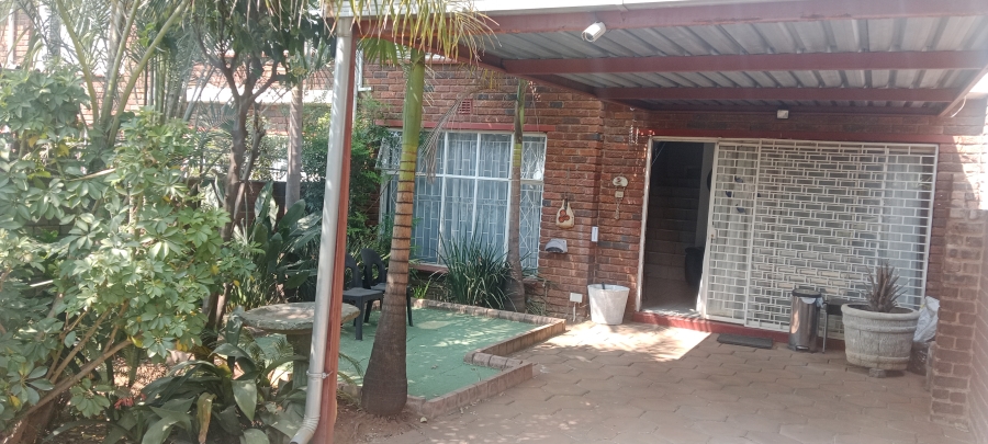 3 Bedroom Property for Sale in Birchleigh Gauteng