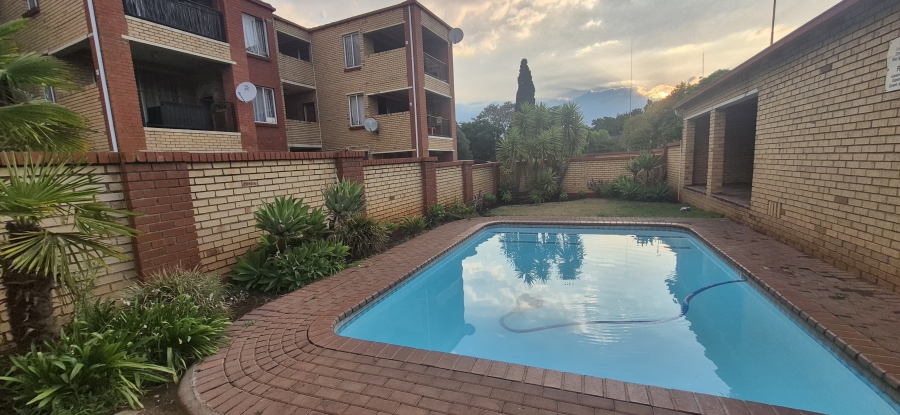 2 Bedroom Property for Sale in Die Hoewes Gauteng
